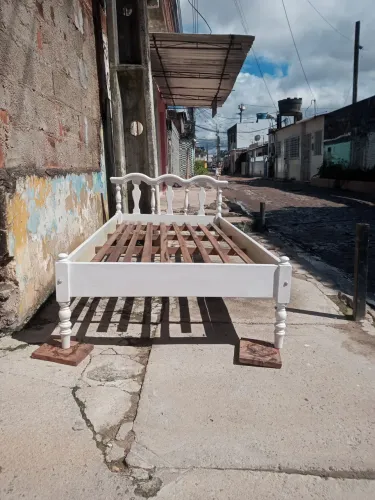 Cama solteirao de madeira