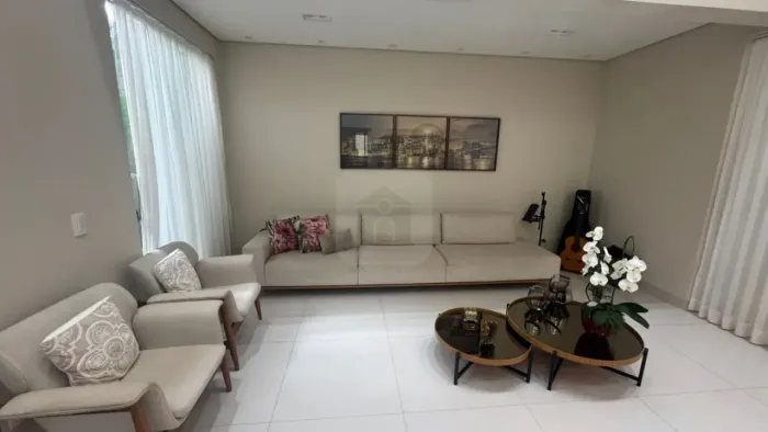 Casa em condomínio fechado para locação no bairro Jardim Karaiba