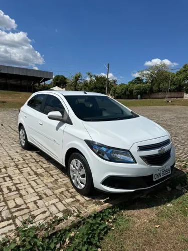 Chevrolet Onix Hatch LT 1.4 8V Flex Power Mec. 4P 2014