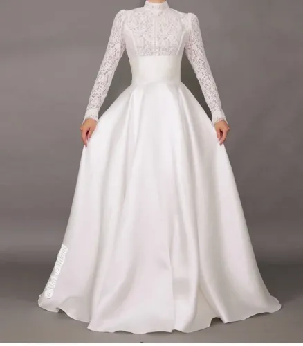 Vestido de noiva, véu e saiote