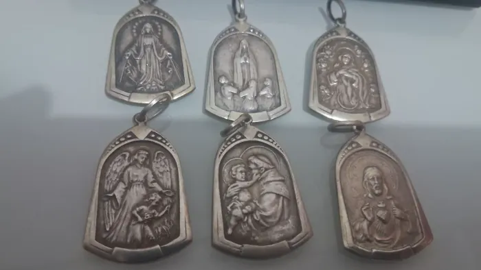 6 Pingentes medalhas Religiosas em prata década de 40 medidas 3 cm peso 5