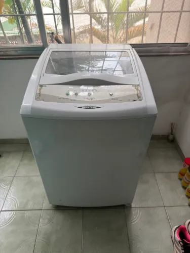 Maquina de lavar roupas brastemp.