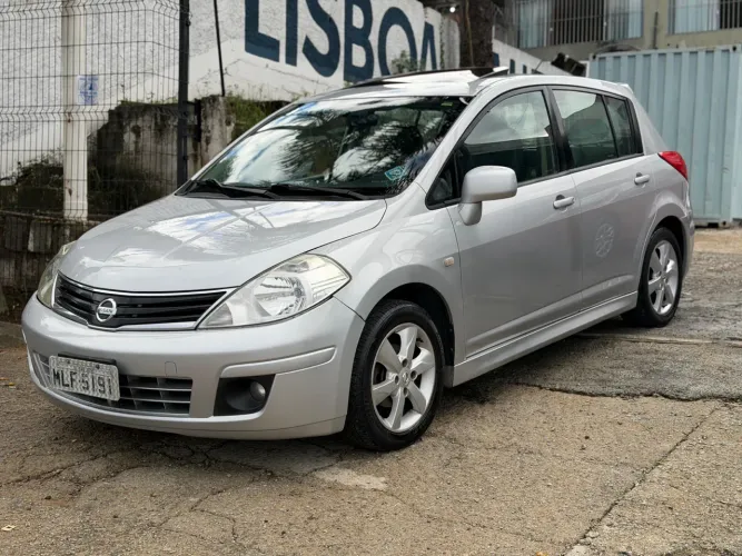 Nissan Tiida SL 1.8/1.8 Flex 16V Mec. 2013