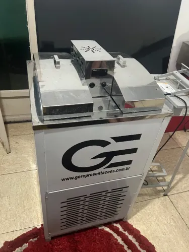 MÁQUINA DE GELO SABORIZADO