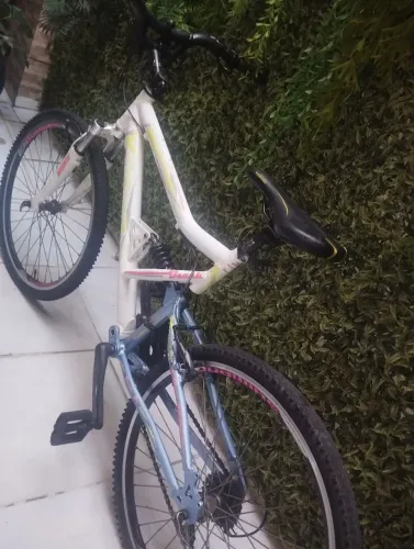 Bicicleta com amortecedor aro 26 