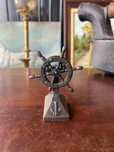 Apontador de ferro - Miniatura de leme.