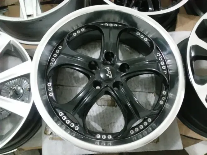 Rodas aro 19 niche 5x114 19x8,5 et40 preta diamantada