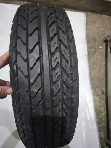 Camaro impala malibu dodge charger galaxie 500 mustang pneu pirelli p77 original