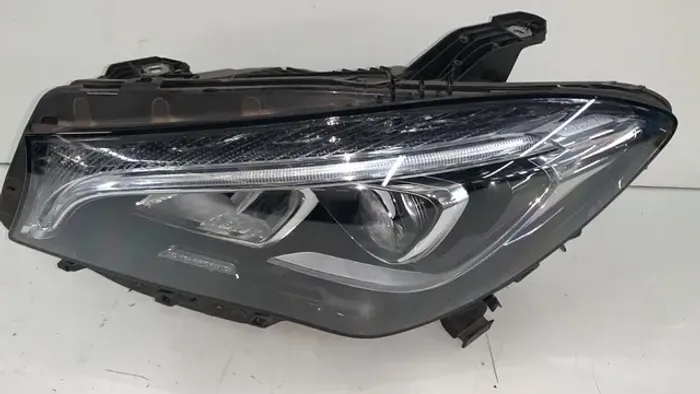 Mercedes bens cla 15/18 farol original 