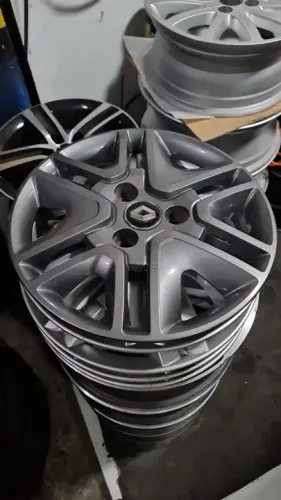 CALOTAS  RODAS RENAULT KWID  3 FUROS ARO 14  NOVAS 