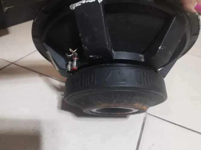 Subwoofer 15 polegadas funcionando perfeitamente só venda aceito cartões 