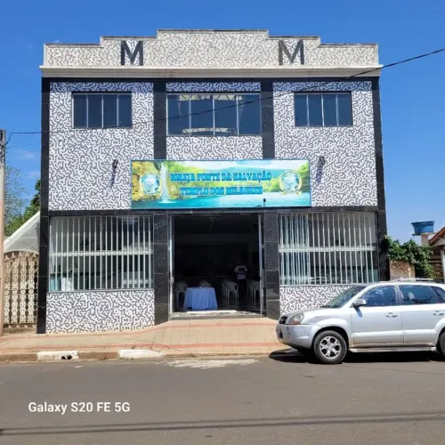 Prédio comercial no Centro de Cosmópolis à venda.