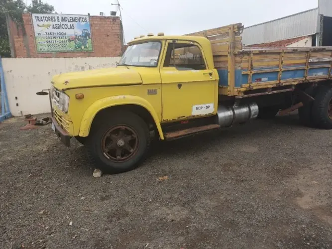 cabine de caminhão  dodge d750, também tenho chassi com documentos