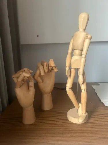 Boneco articulado de madeira para decoração e desenho