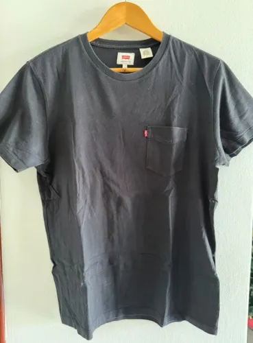 Camiseta Preta Básica, com bolso, Original - Levi's Tamanho M