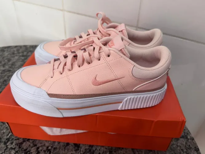 Tenis nike feminino original (NOVO)