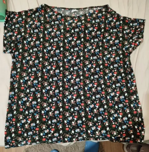 Blusa plus size, estampa de florzinhas, tamanho 54