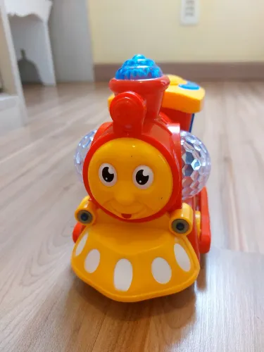 Trem Musical Infantil com Luzes