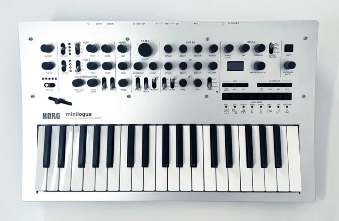 Korg Minilogue - Sintetizador Analógico Poli-fônico