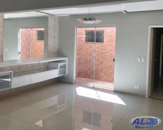 VENDE-SE Casa NO JARDIM ALVORADA - MARÍLIA/SP