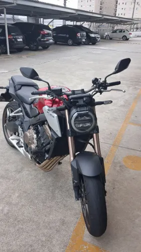 Vendo CB 650R 2022 toda original