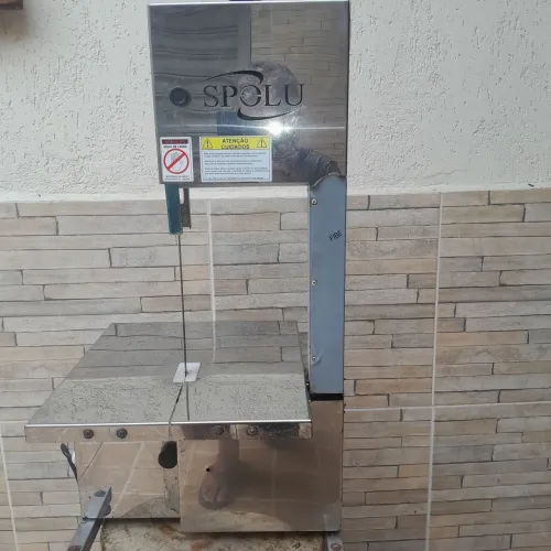 Serra fita de bancada.