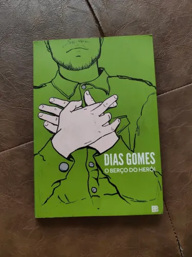 Livro o berço do herói