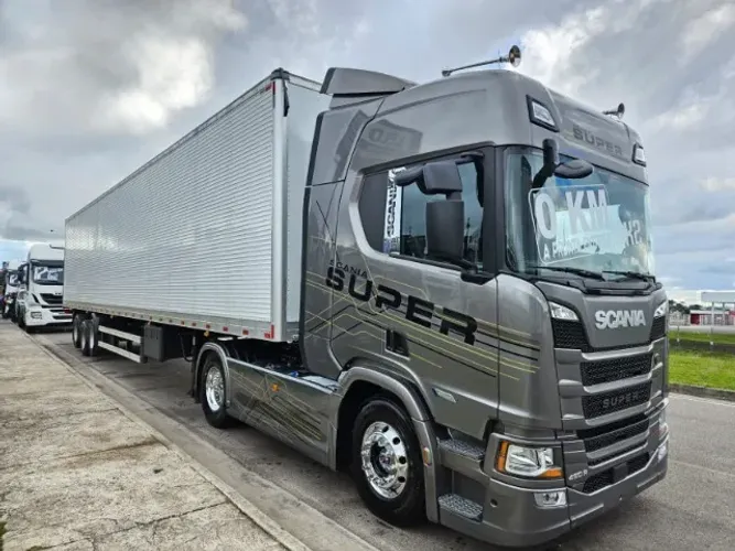 Scania R460 SUPER 4x2 Ano 25 0km + Baú Facchini 30 plt 15.40 x 2.80 S/pneu ano 2026 0km