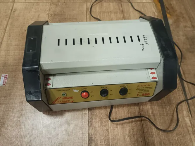 Plastificadora de Polaseal Lassane L-280. 