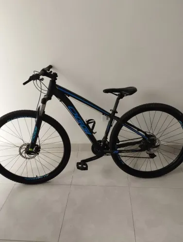 Vende se bike oggi ou troco por algo do meu interesse.