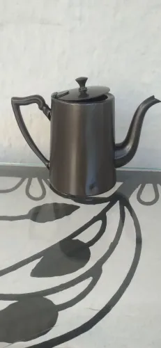 Bule decorativo em metal