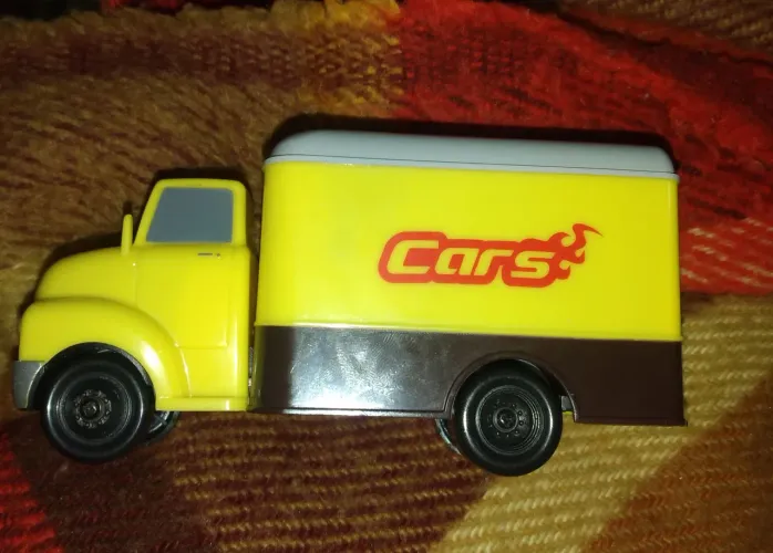 Caminhão de brinquedo Cars