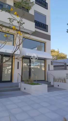 Loja ampla e com muita iluminação natural, em ponto exclusivo e charmoso em Jurerê, locali