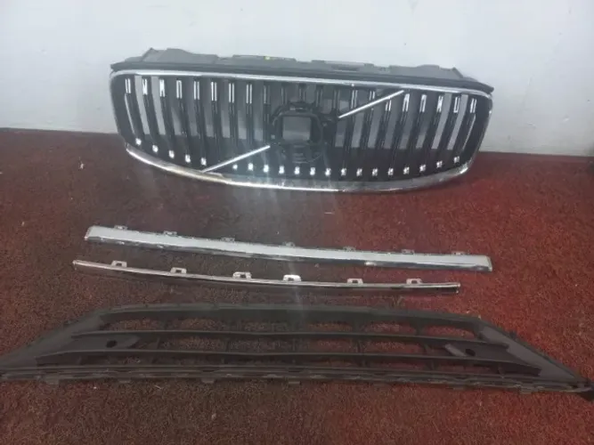 grade parachoque volvo xc 60 2024