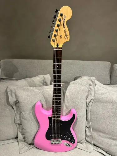Guitarra Squier Affinity com Upgrades