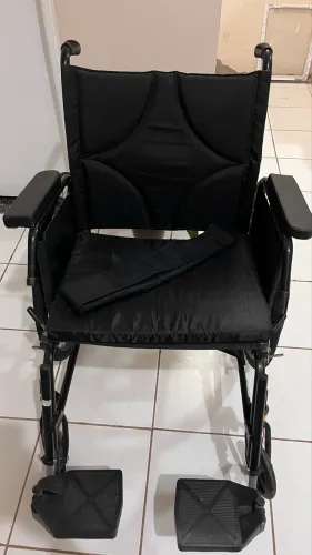Cadeira de rodas dobrável