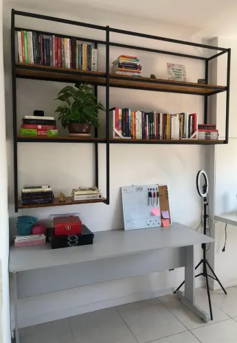 Estante/Prateleira de Aço e Madeira para Organização