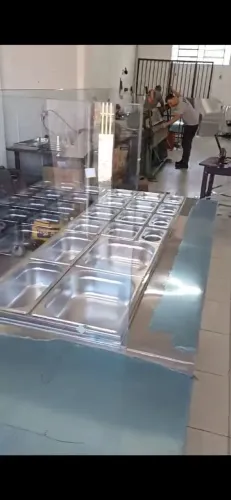 SELF SERVICE QUENTE E FRIO,USADO POR APENAS 5 MESES.ACOMPANHA BALCÃO MDF.
