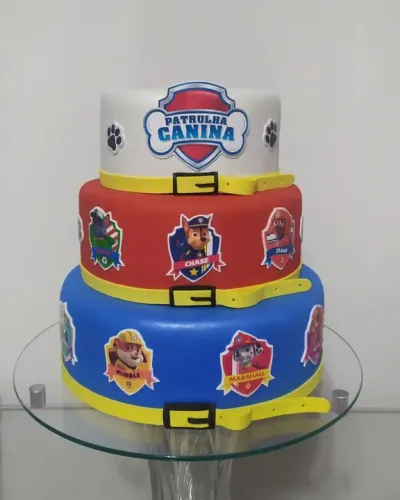 Venda de bolo fake. Qualquer bolo, o mesmo valor.