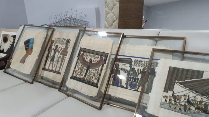 Kit Quadros Arte Egípcia 5 unidades papiros emoldurados vidro
