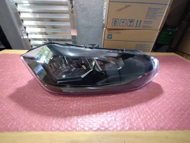 Farol direito Máscara Negra polo virtus 2018 2022 original usado restaurado CD 358