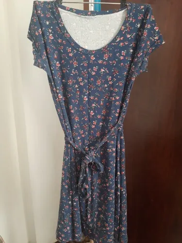 Vestido azul com florais