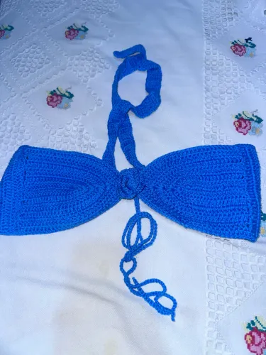 Cropped azul crochê 