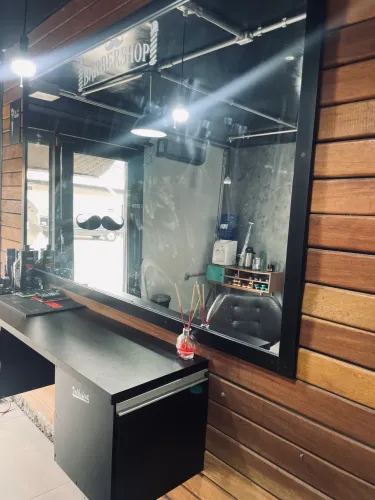 bancada e espelho  para salão e barbearia 