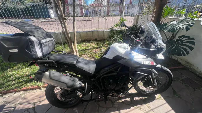 A mais nova tá a venda! Só 14mil km!