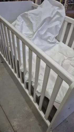 Berço em MDF branco