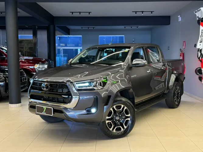 Toyota Hilux CD SRX Plus 4X4 2.8 TDI Die. Aut. 2024
