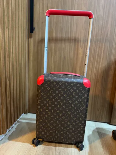 Mala Louis Vuitton Horizon Monogram - Vermelha