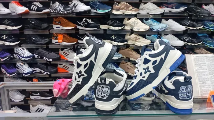 Tênis Louis Vuitton Azul e Branco