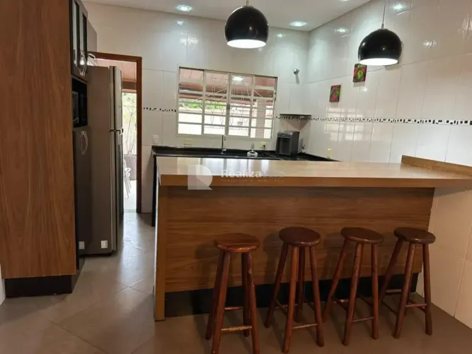 LH-CA3364 Excelente casa 2 dormitorios com suite churrasqueira para locaçao no Jdim Indust